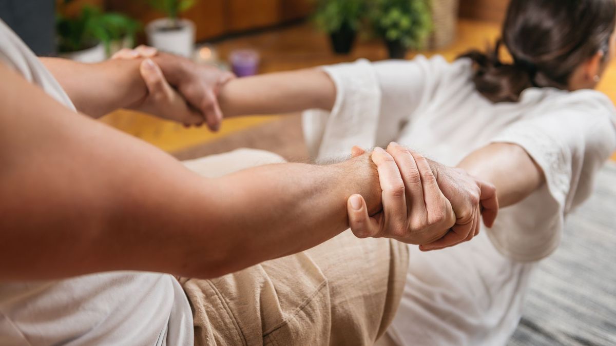 Unlock Your Body’s Potential: A Beginner’s Guide to Thai Massage for Pain Relief & Relaxation